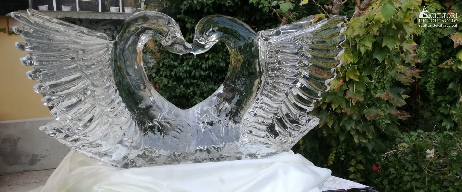 Cigni-di-ghiaccio-per-matrimonio Cigni-di-ghiaccio-per-sposi