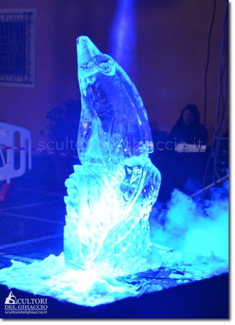sculture di ghiaccio delfino